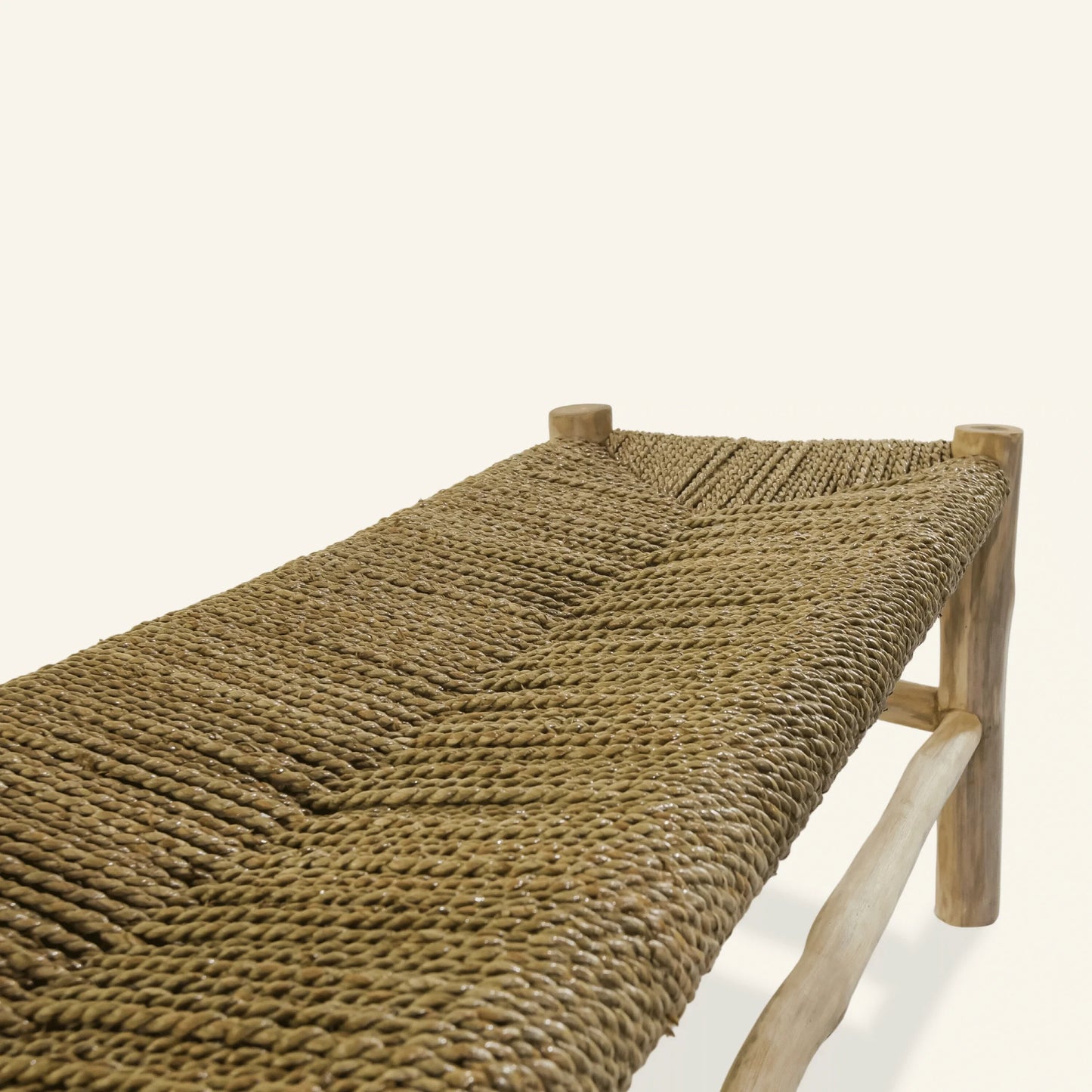 Le banc d'entrée en teck et écorce de bananier - CRUSOË