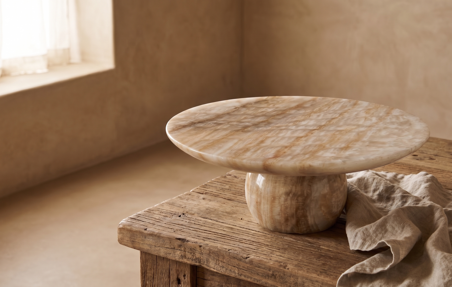 Grand plateau sur pied en Onyx