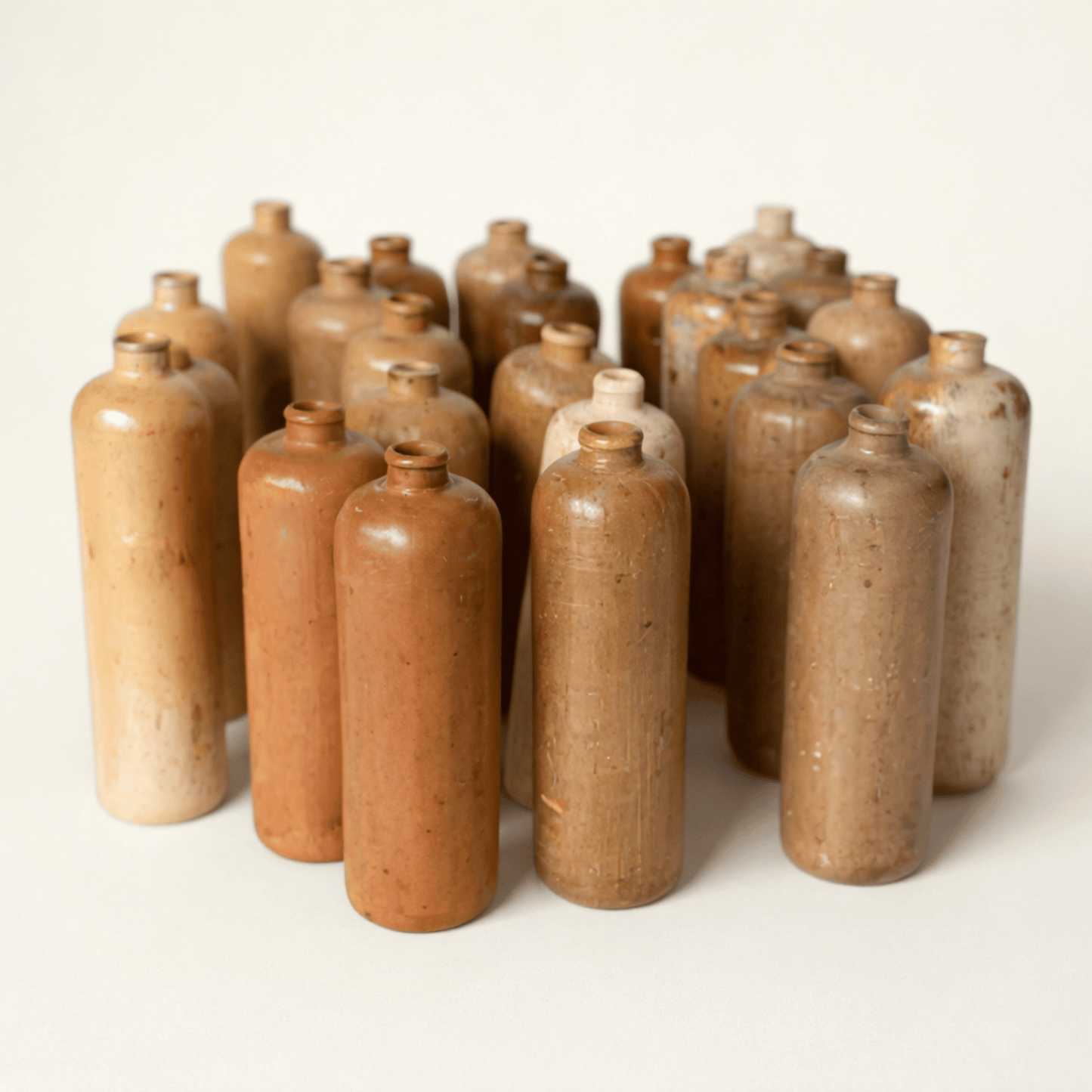 Bouteille antique en céramique