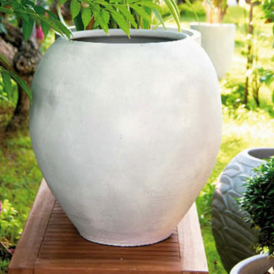 Mya white terracotta pot