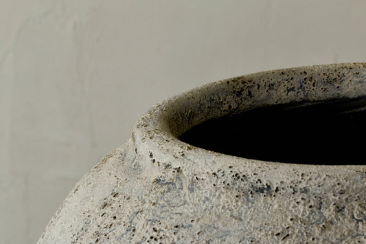 Greco antique cream terracotta pot